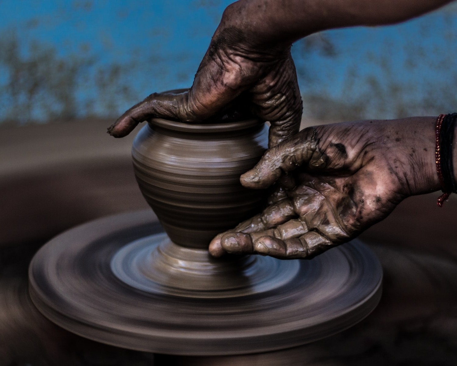 Cómo redactar un CV de artista: Plantillas y ejemplos (2025)