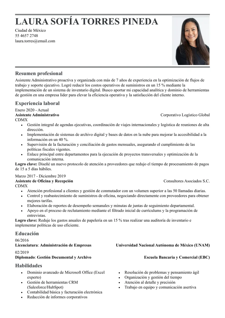 Ejemplo de plantilla de currículum básico con foto y encabezado grande