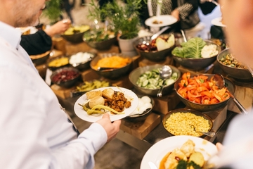 Ejemplo de CV de asistente de catering y consejos para redactarlo en 2025