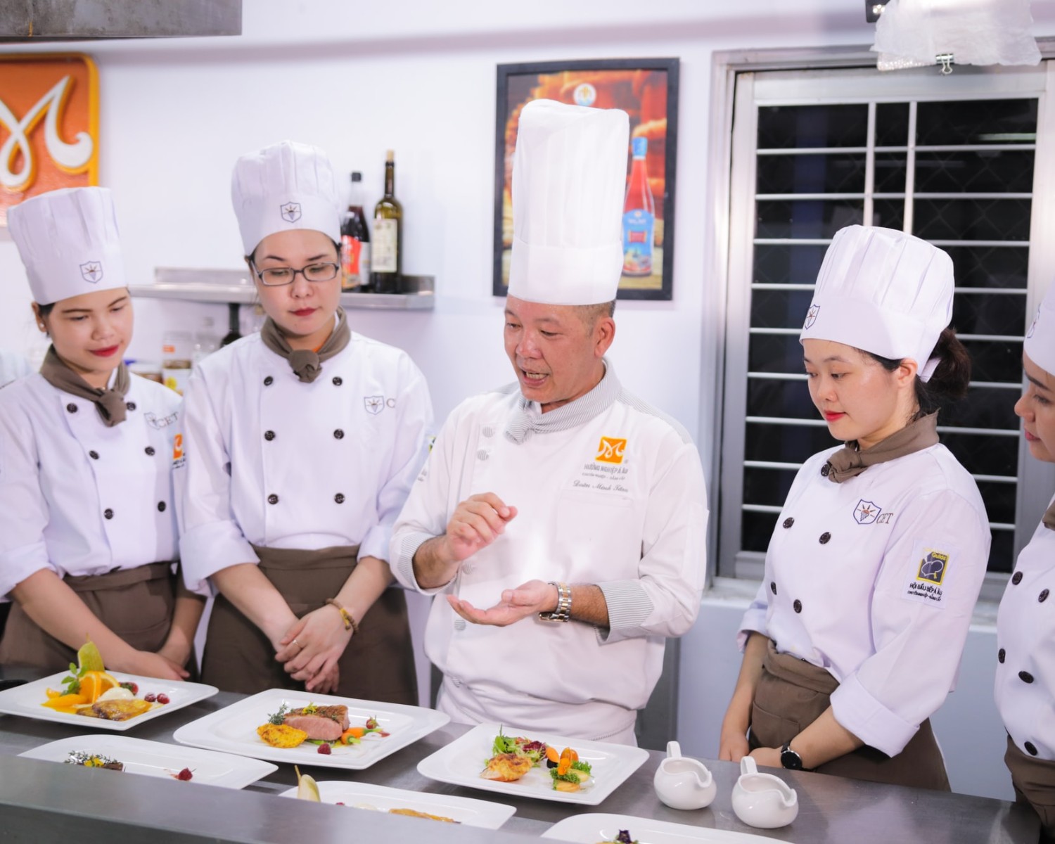 Ejemplo de CV de chef y guía para redactarlo (+ plantilla)