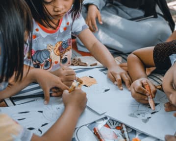Cómo redactar un CV para el cuidado infantil (incluidas las habilidades)