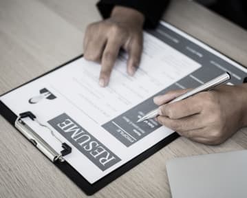 4 ejemplos y guía de CV para consultores (listos para 2025)