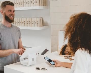 Las 10 mejores habilidades de servicio al cliente y cómo mejorarlas