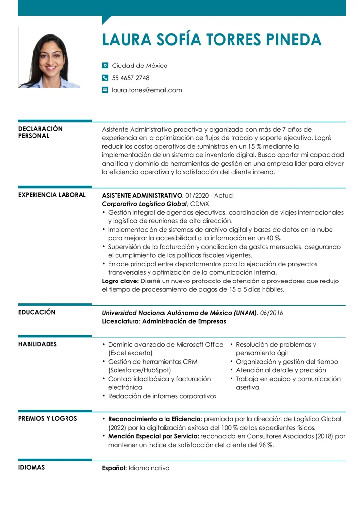 Ejemplo de formato de curriculum vitae con foto de candidata y un toque de azul