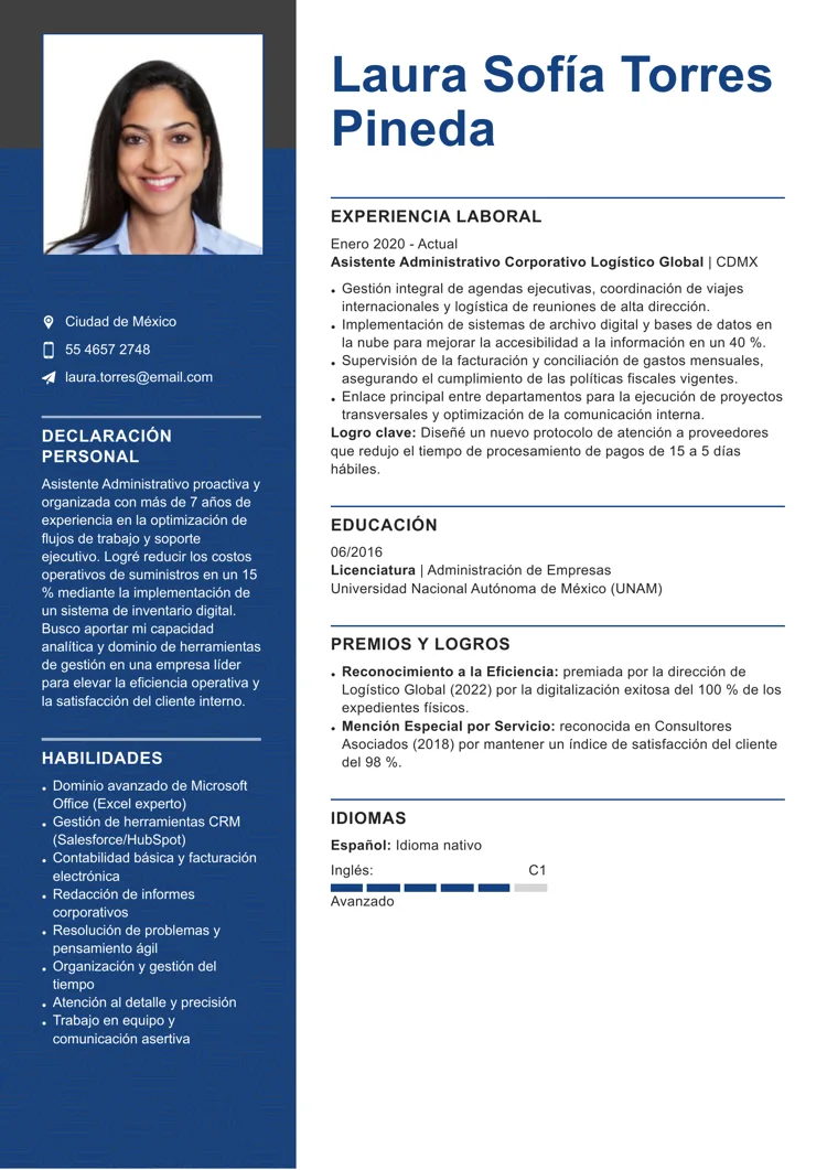 Ejemplo de formato de CV con columna izquierda en azul de estilo moderno