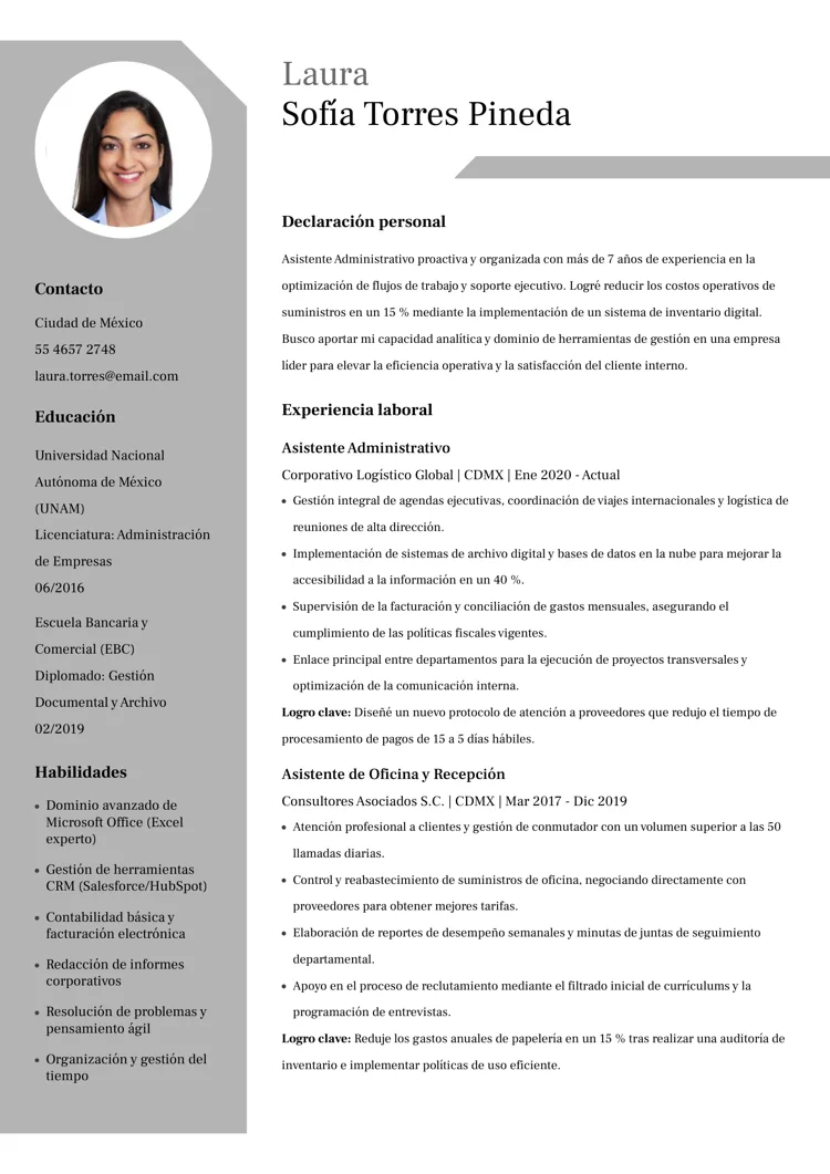 Ejemplo de formato de CV con una columna izquierda gris y de estilo moderno