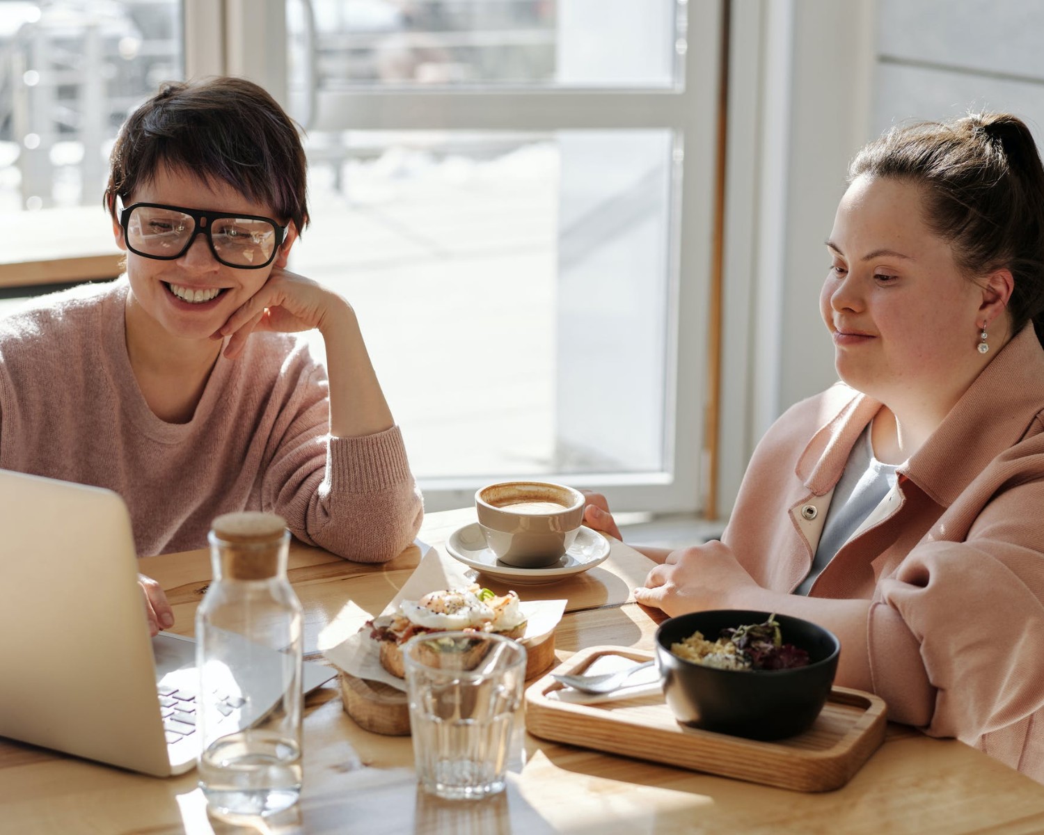Ejemplo y guía de CV para asistentes de apoyo (2025)