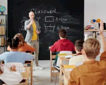 Cómo escribir una carta de presentación para un profesor (+ ejemplos)